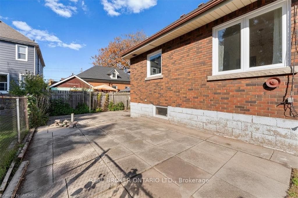 106 Simcoe Street photo 28
