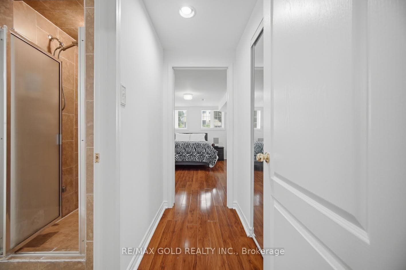 25 Treeline Boulevard photo 36