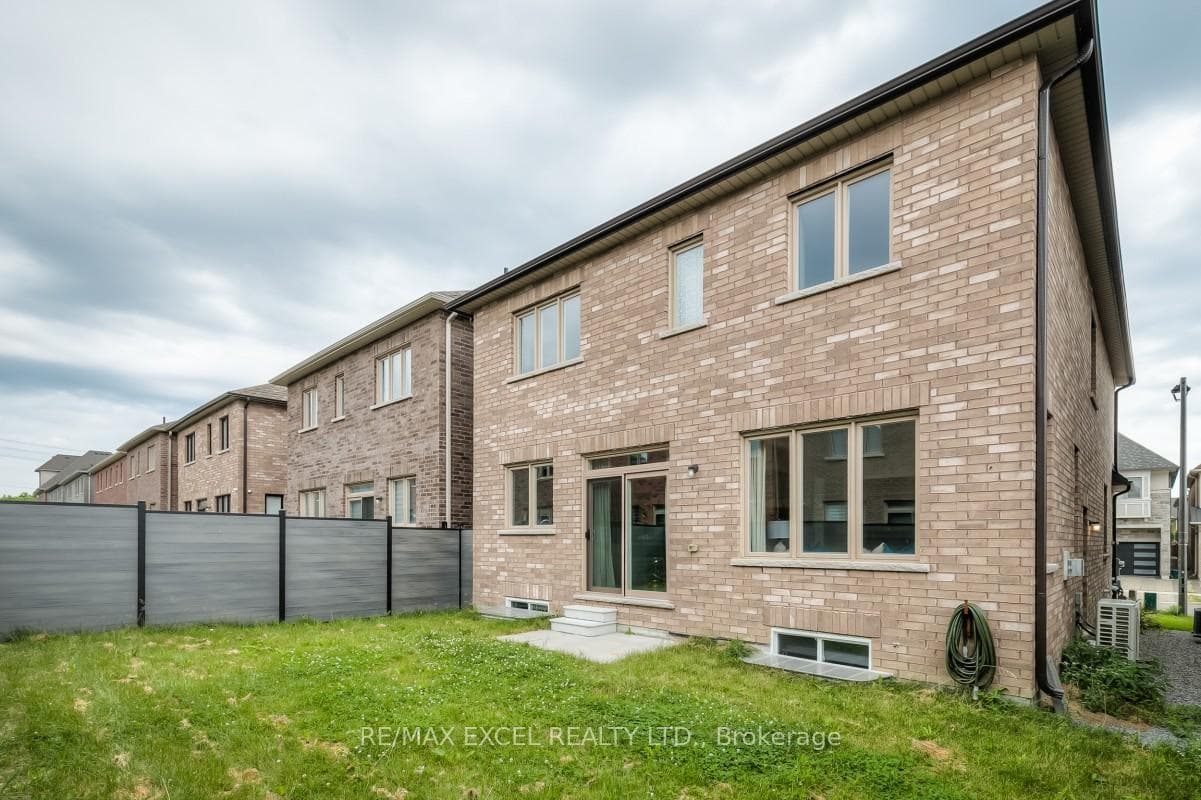 8 Collier Crescent photo 38