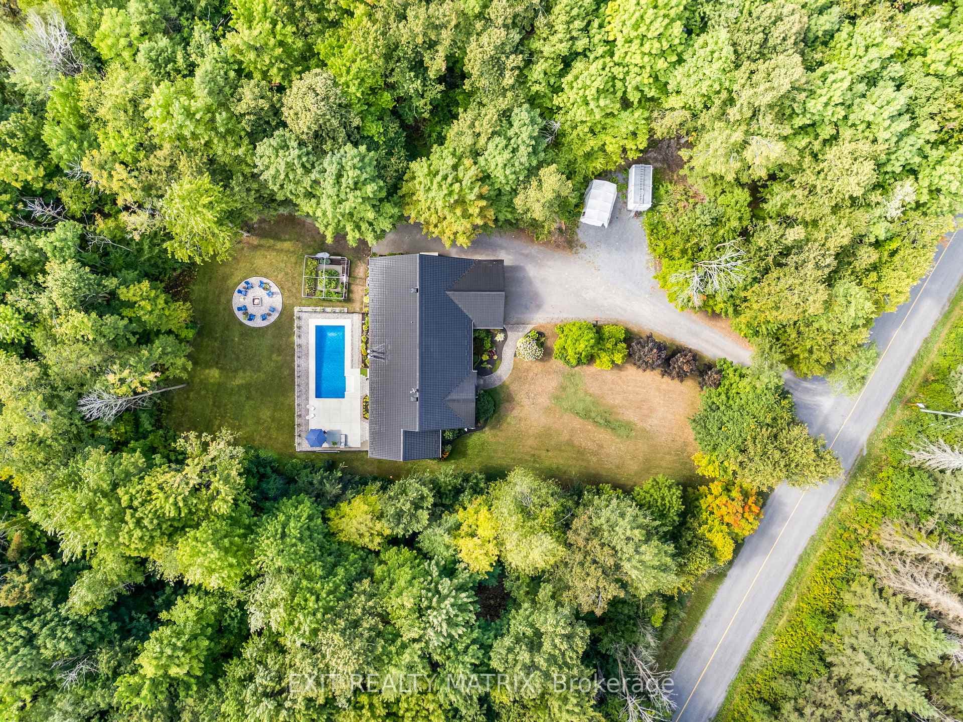 1736 GROVES Road photo 4
