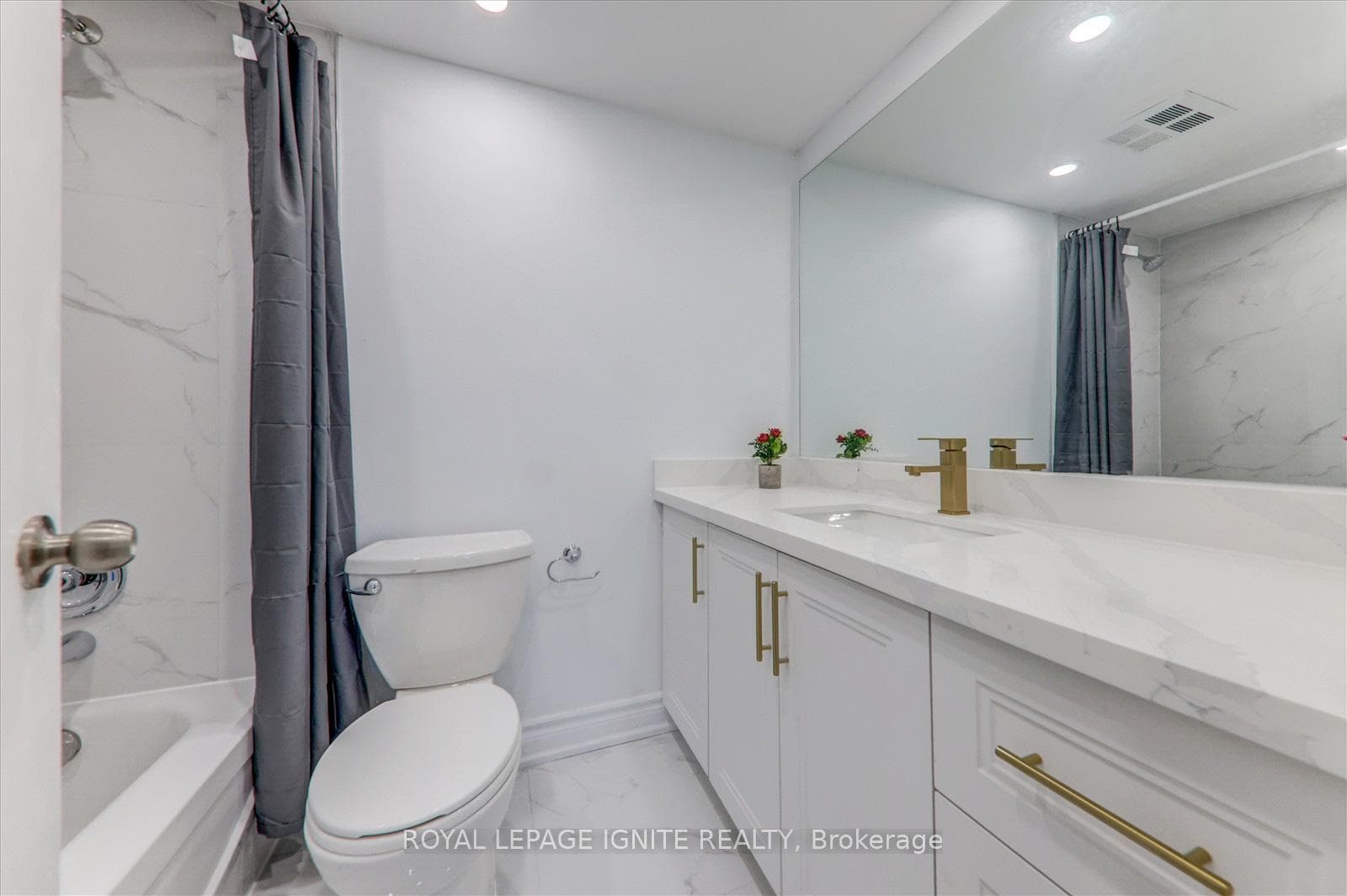 2466 Eglinton Avenue Unit 712 photo 16