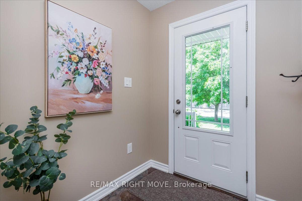 6 Taylor Drive photo 3