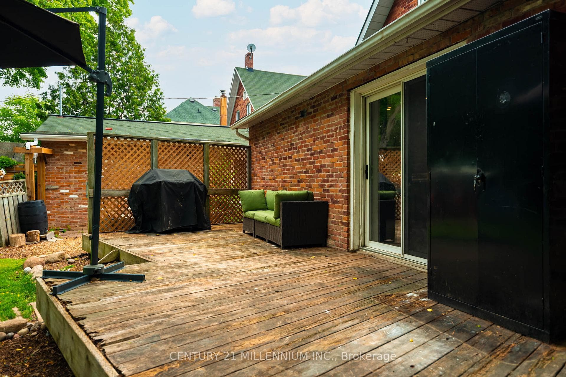20 Alexander Street photo 29