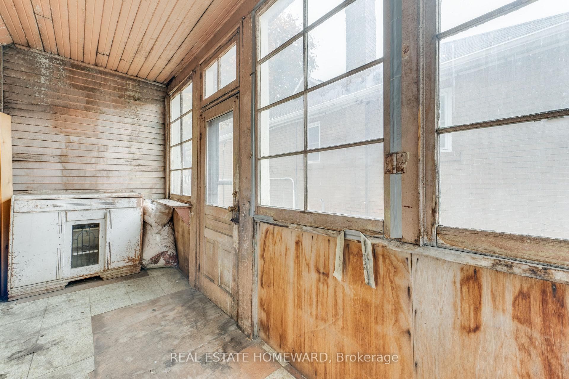 148 Rhodes Avenue photo 20