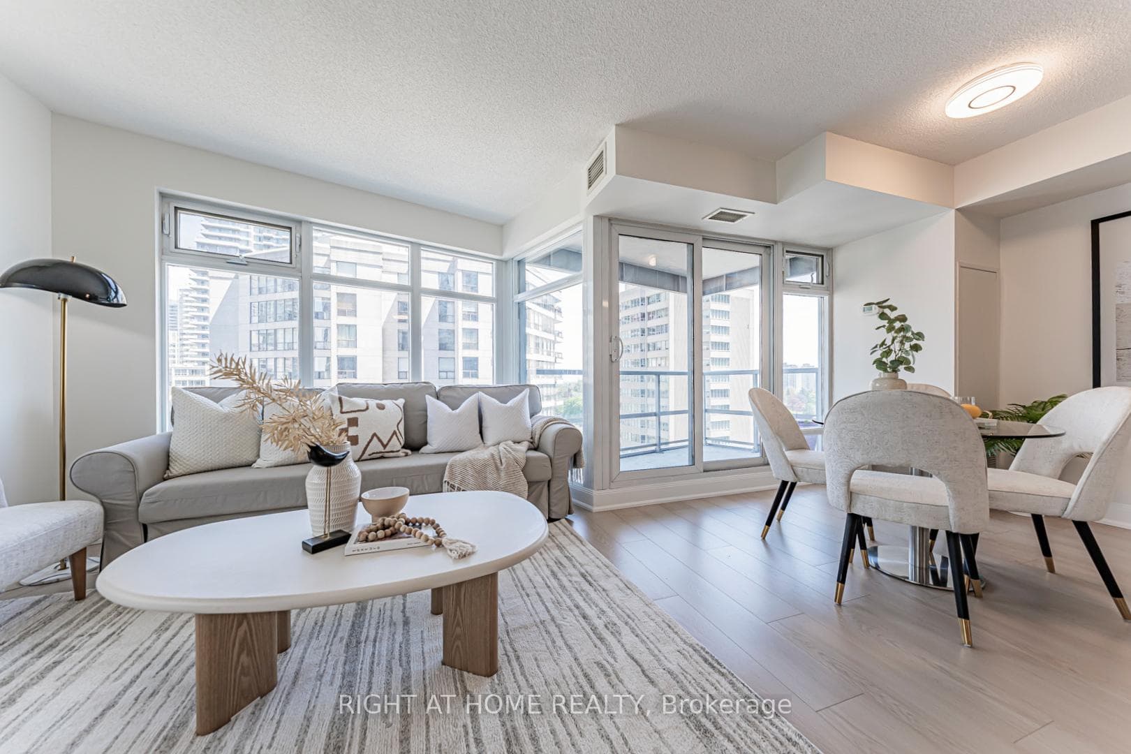 2181 Yonge Street Unit 1211 photo 8