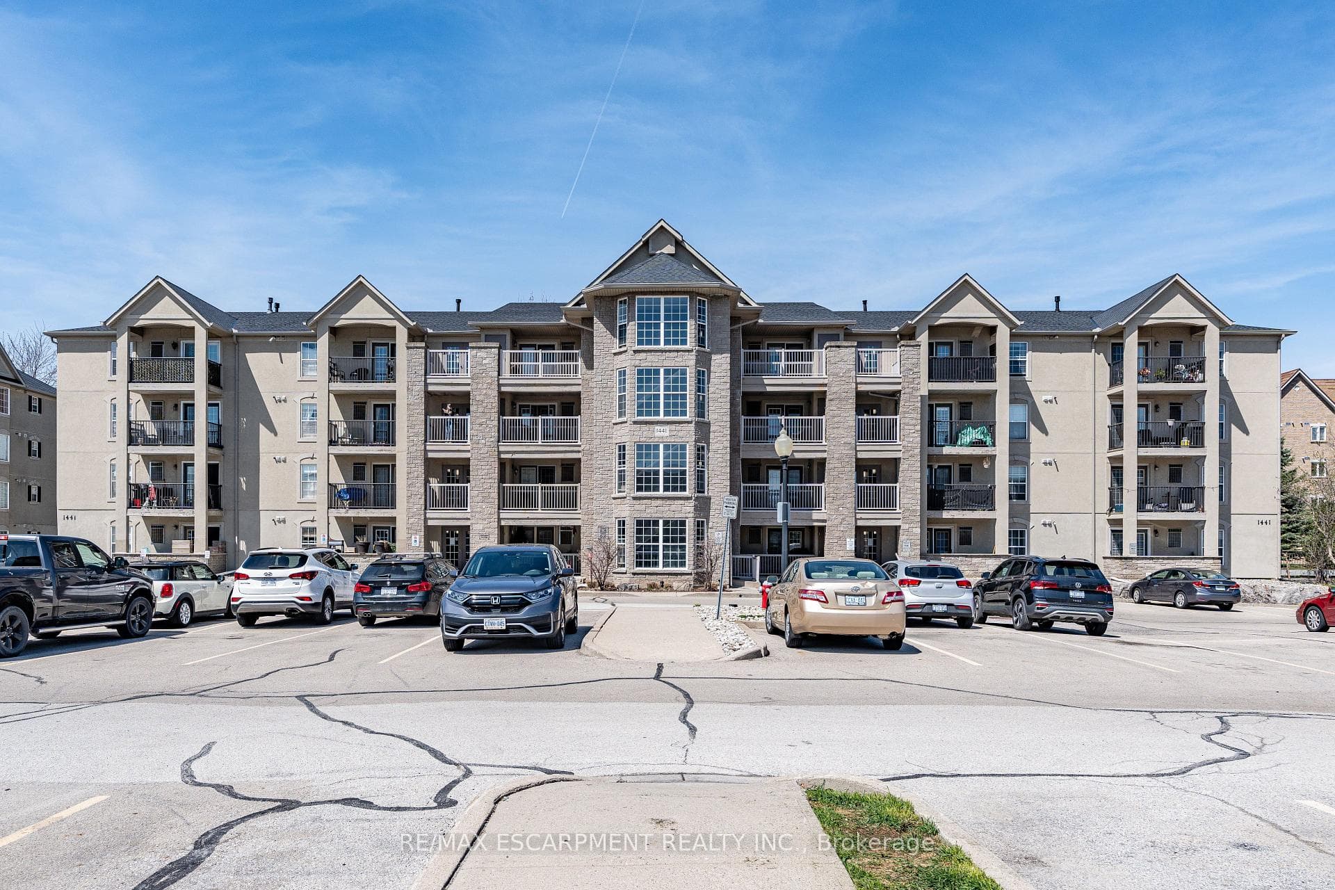 1441 Walkers Line Unit 305 photo 1