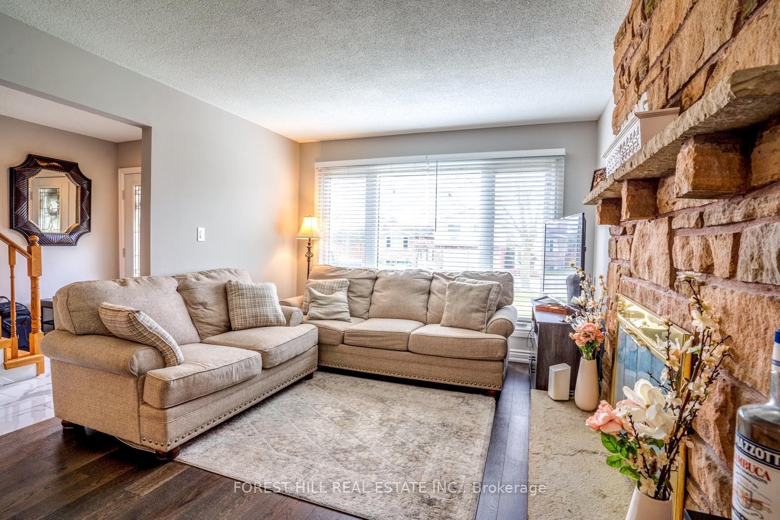 892 Queensdale Avenue photo 8