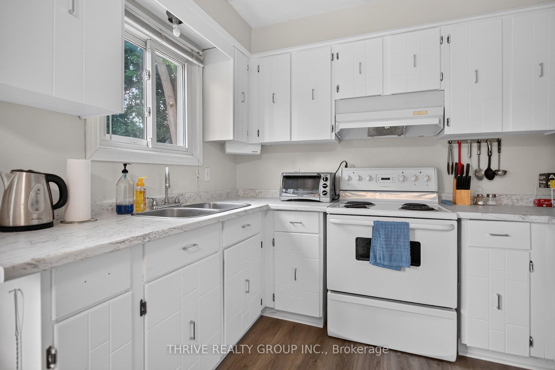 1762 Aldersbrook Road photo 11