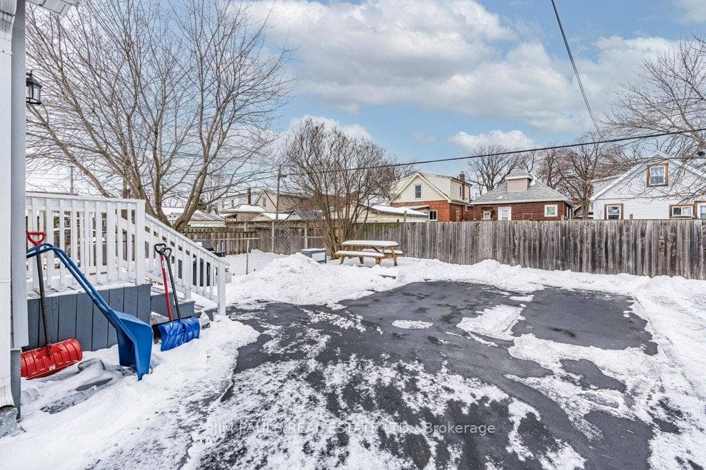 145 Weir Street photo 34