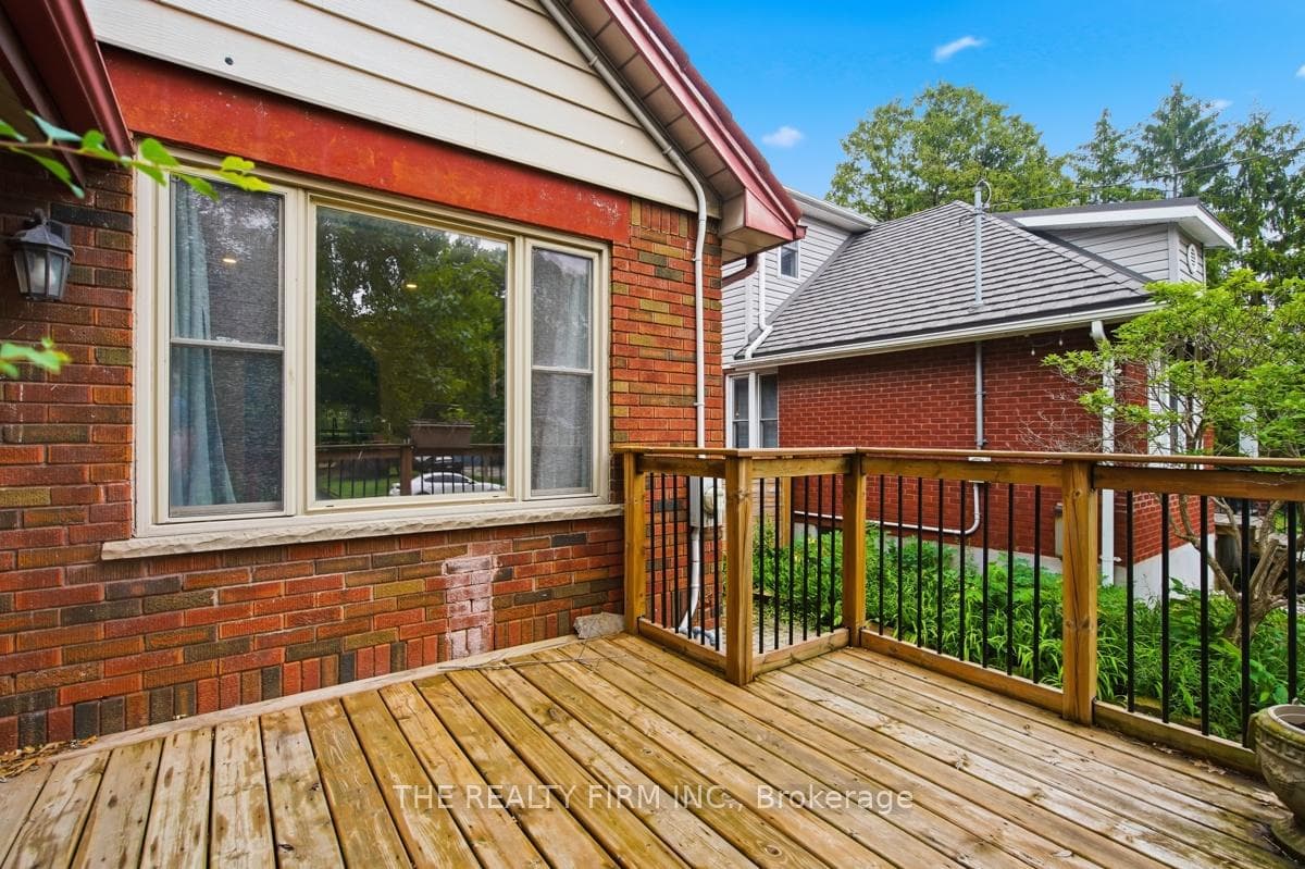 97 Springbank Drive photo 6