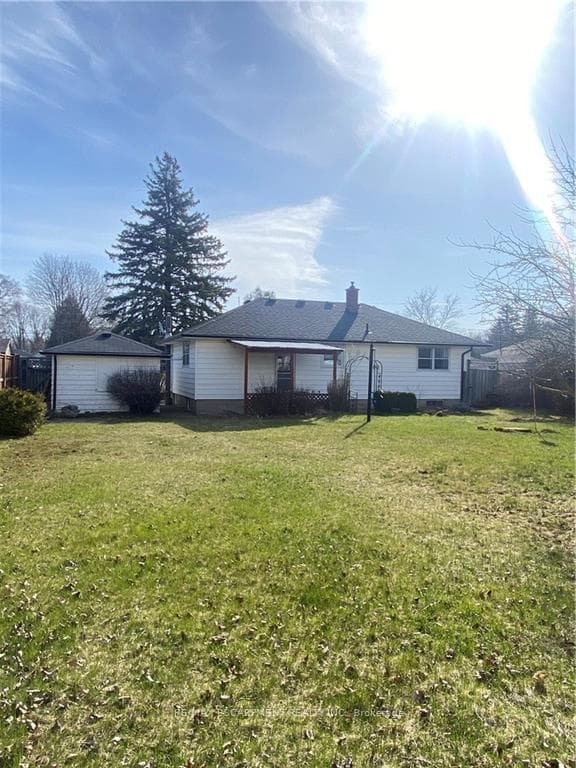 12 Willowdale Street photo 3
