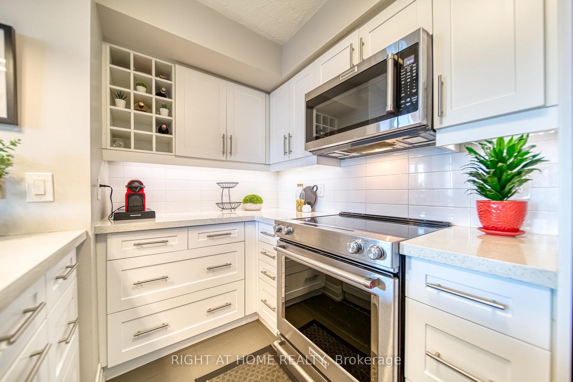 81 Navy Wharf Court Unit 1705 photo 11