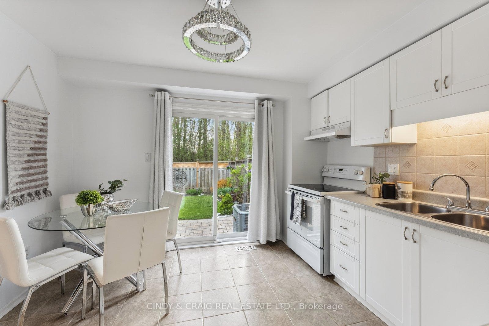 109 Yorkville Drive photo 5