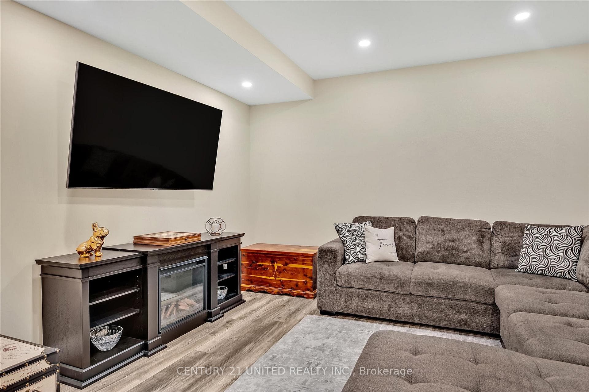 145 Towerhill Road photo 5