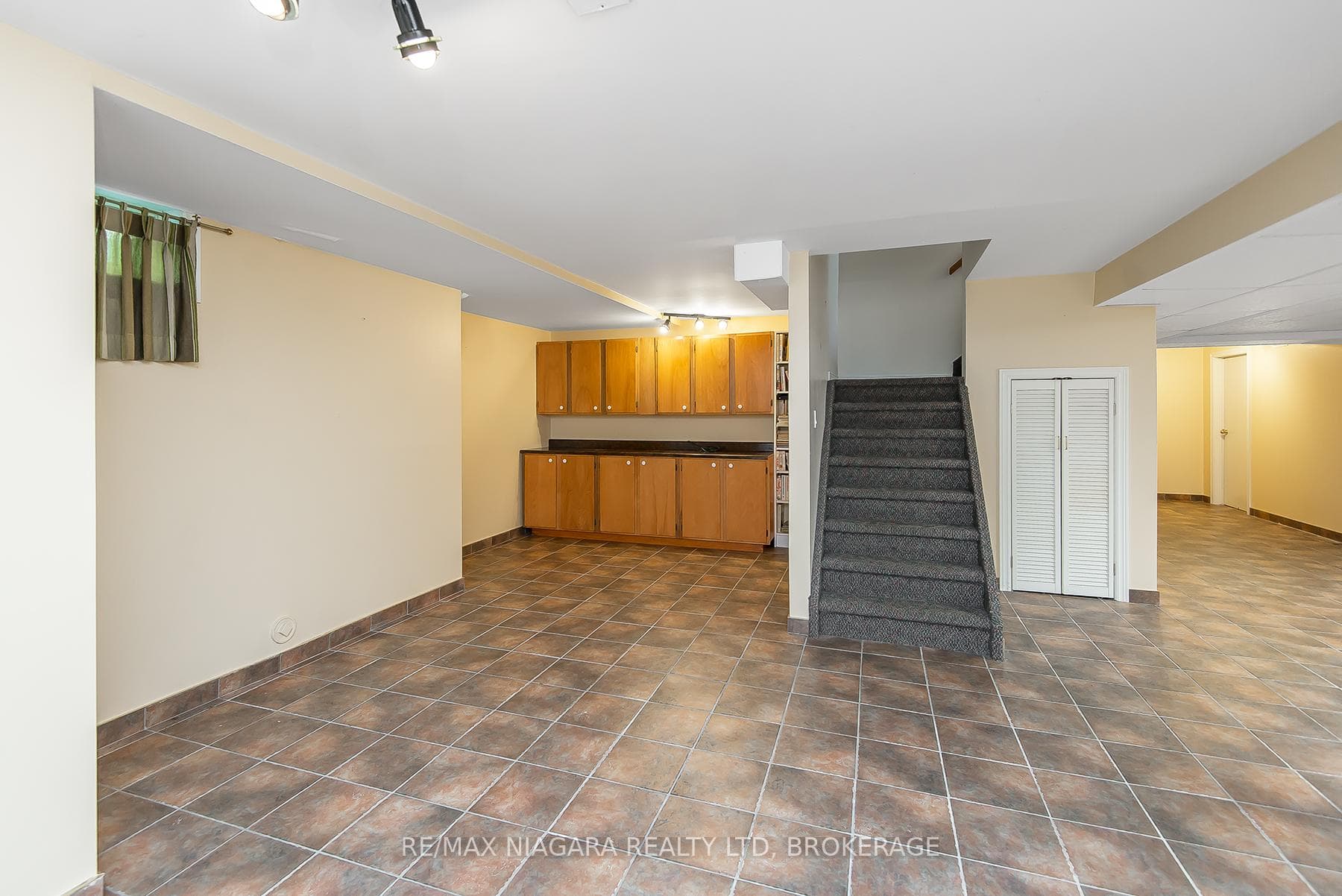 6254 Gore Street photo 28