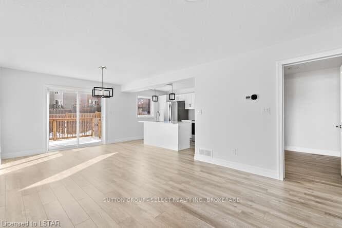 261 PITTOCK PARK Road Unit 8 photo 11