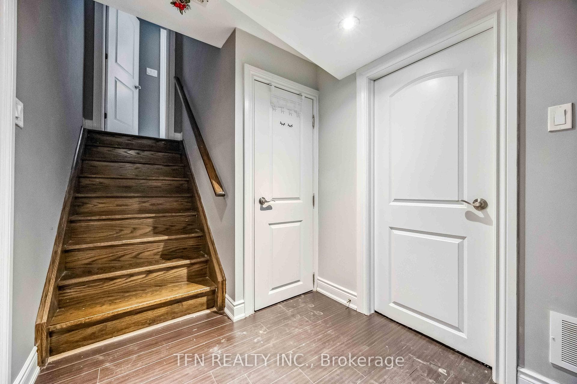 282B Aylesworth Avenue photo 25
