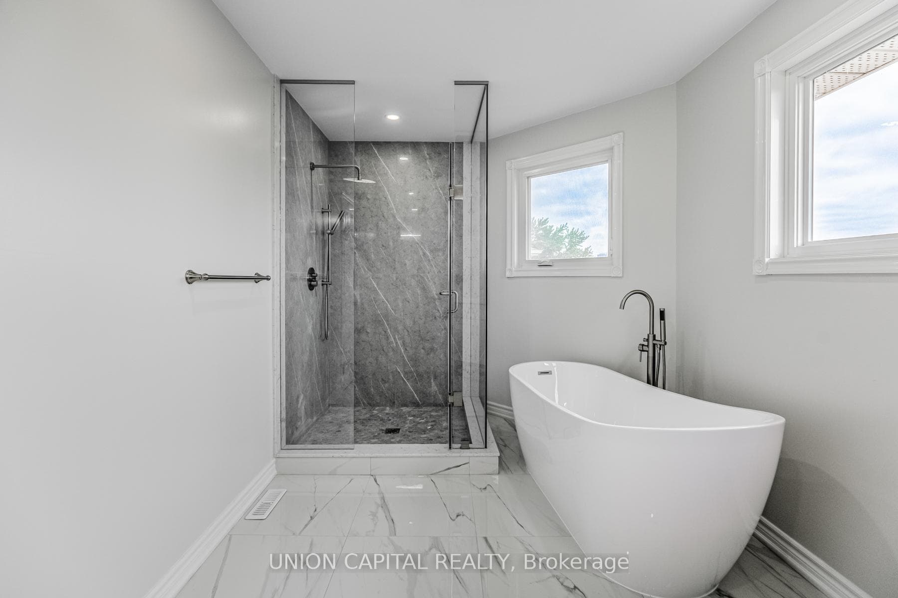 4563 Guildwood Way photo 23