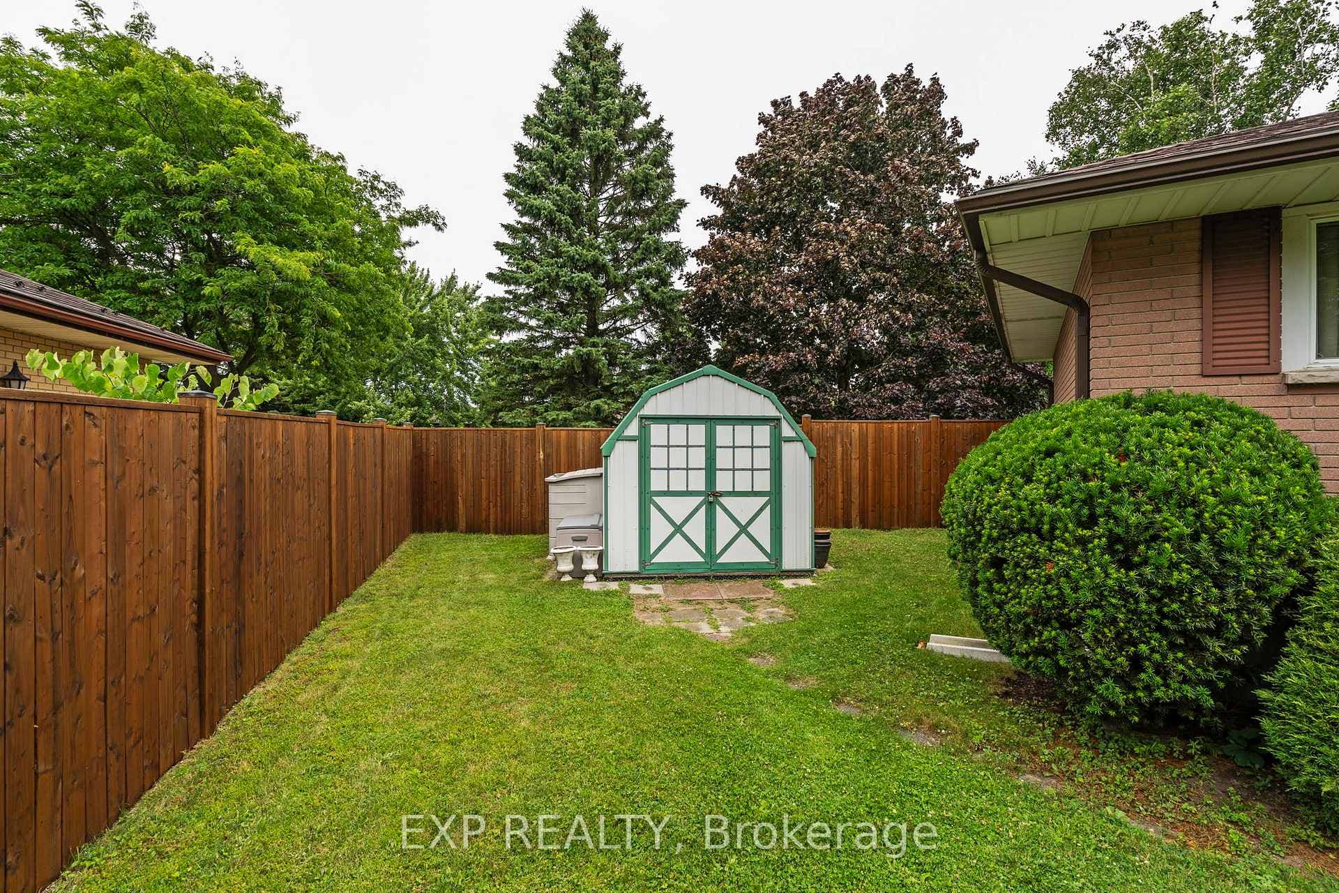 224 Irving Place photo 40