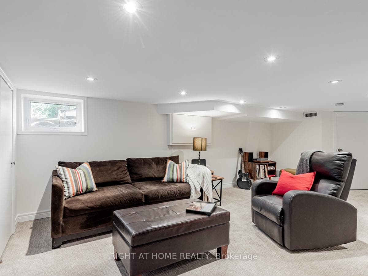 98 Douglas Avenue photo 23