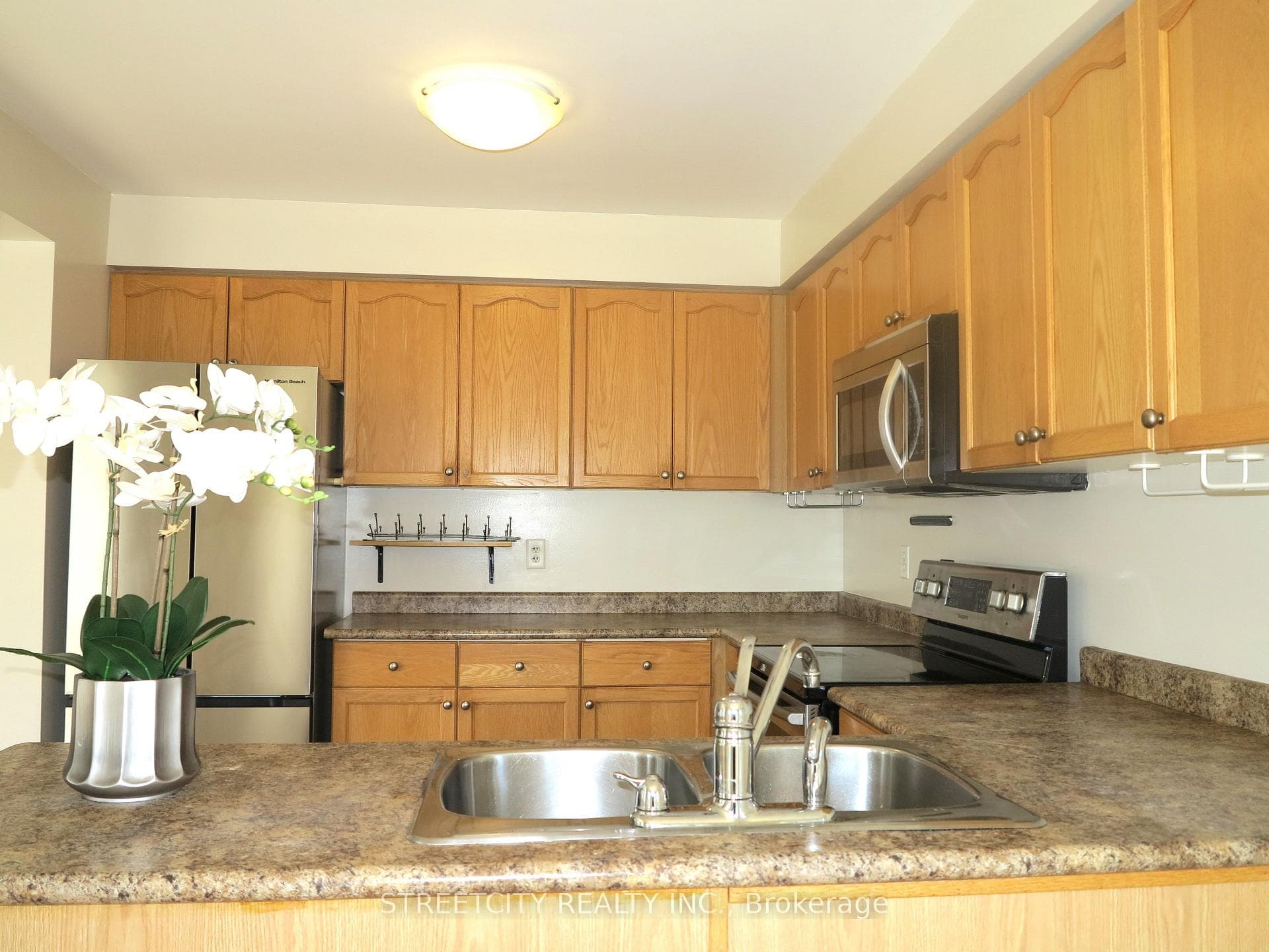 1851 Creekside Street photo 8