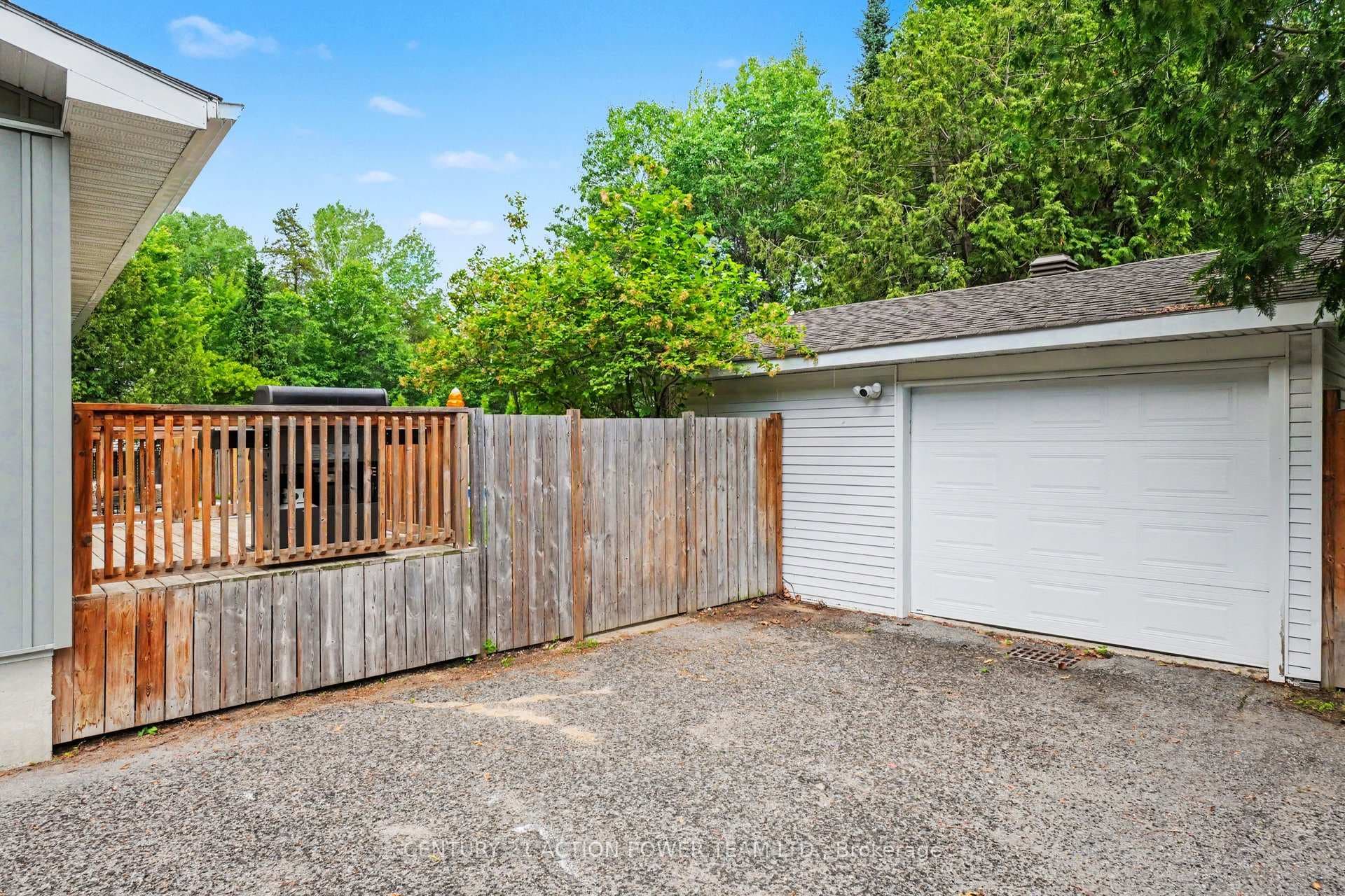 422 ALLBIRCH Road photo 3
