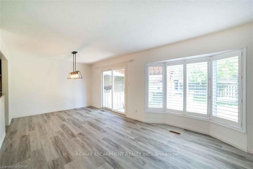 19 Beachgrove Crescent photo 12