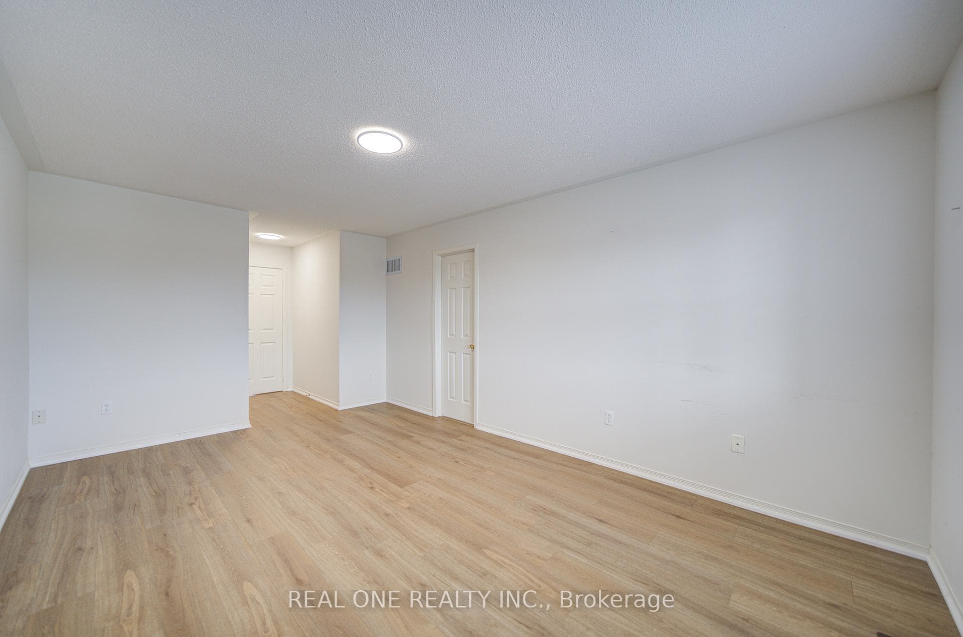 Master Bedroom W/ Brand New Flooring
