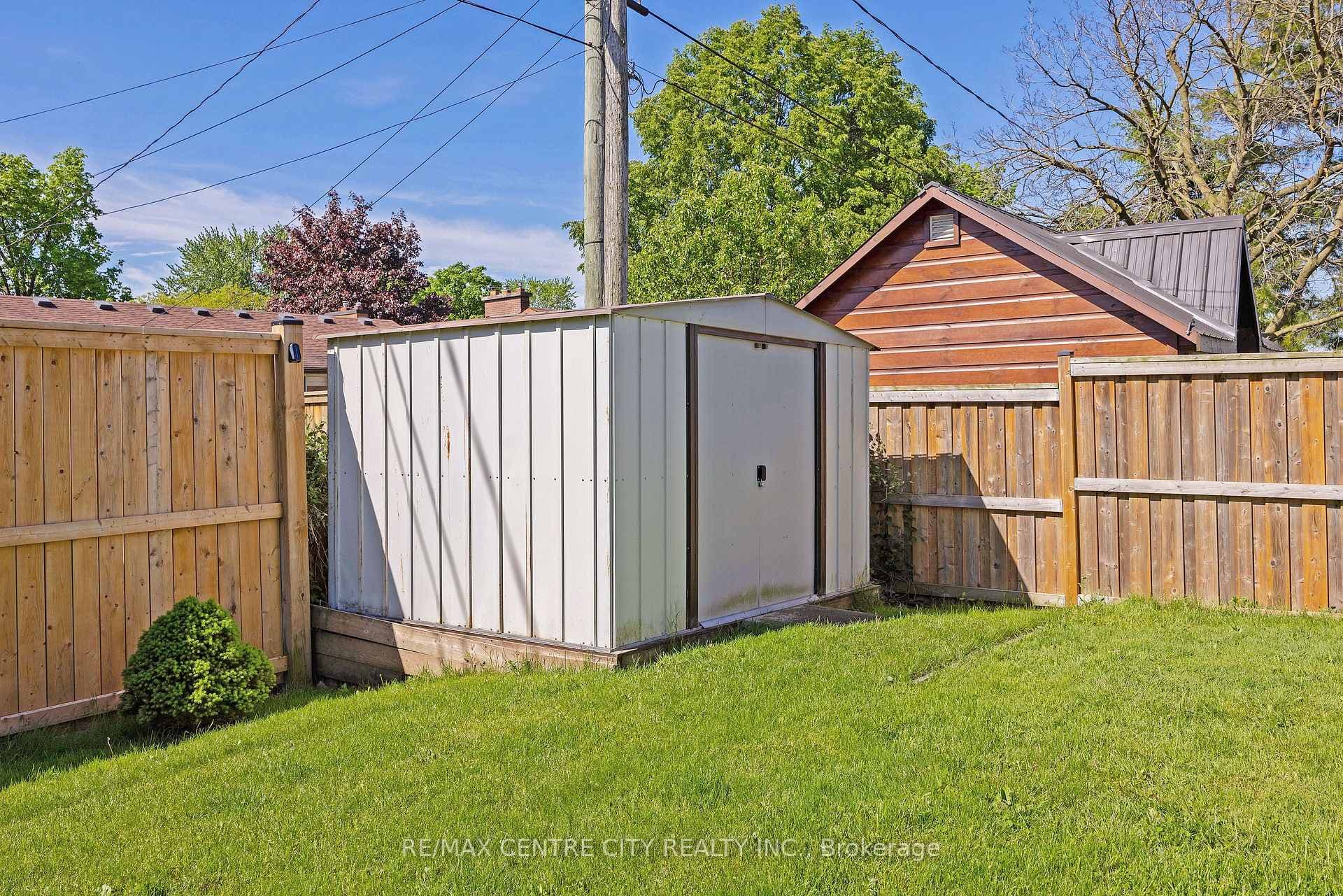 309 Panorama Crescent photo 33