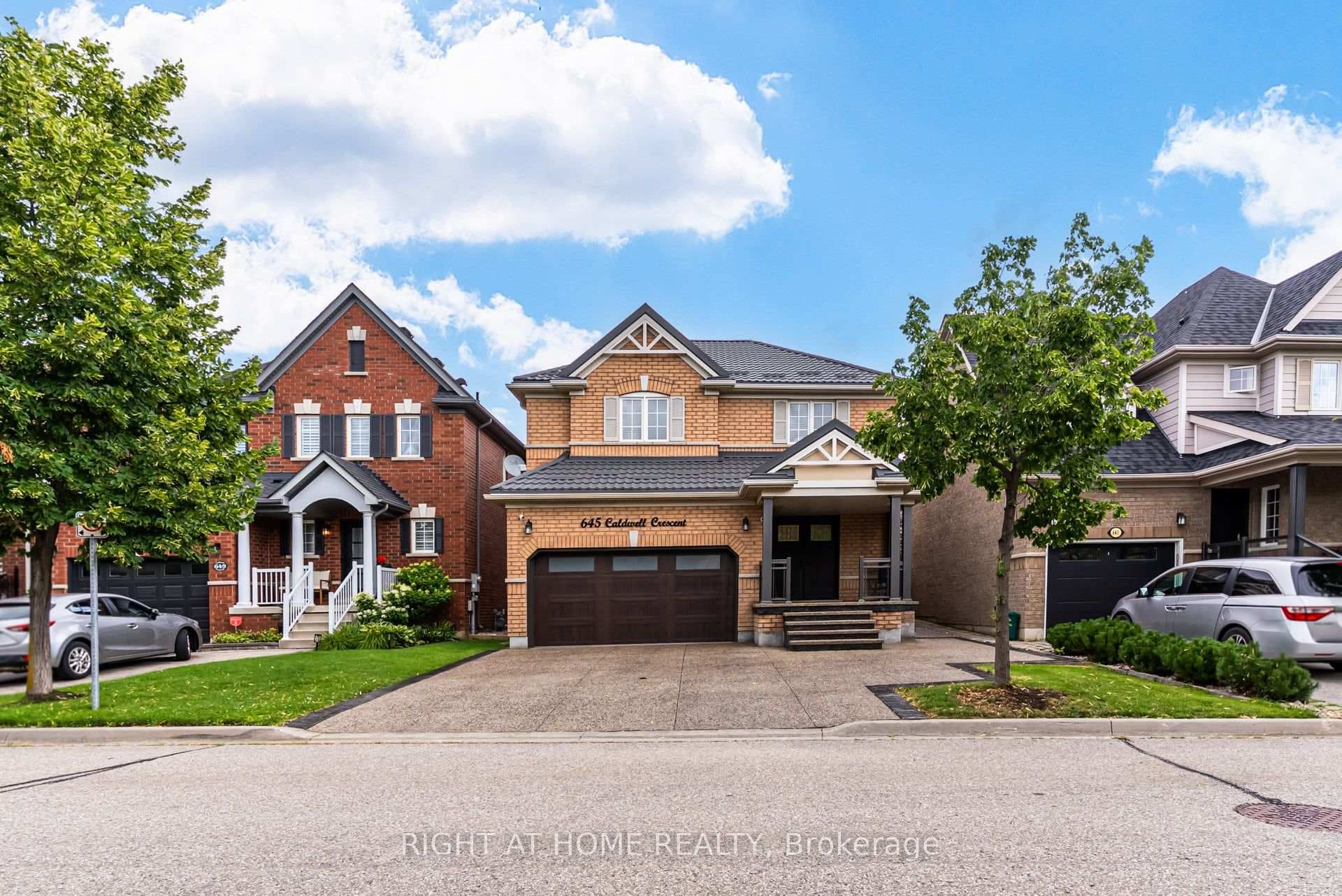 645 Caldwell Crescent photo 3
