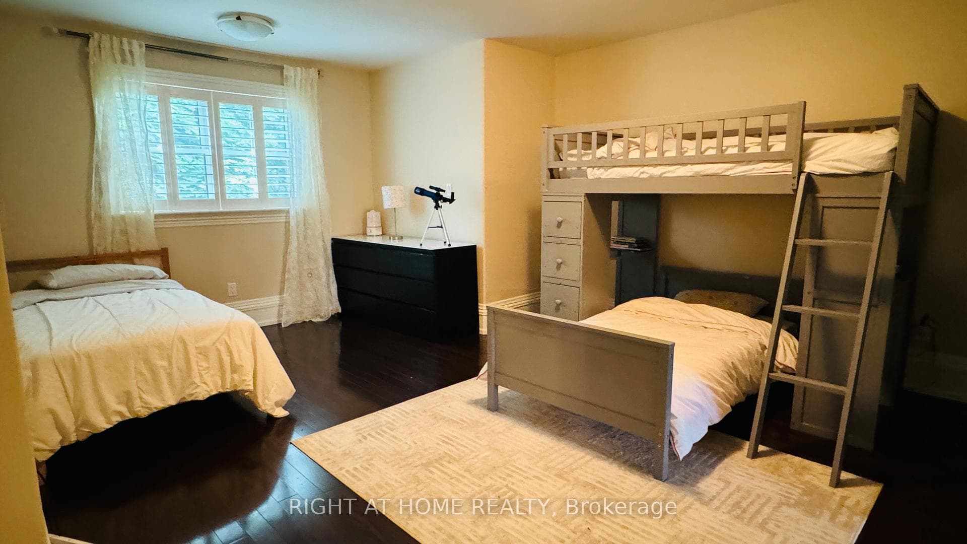 521 Henry Street photo 15
