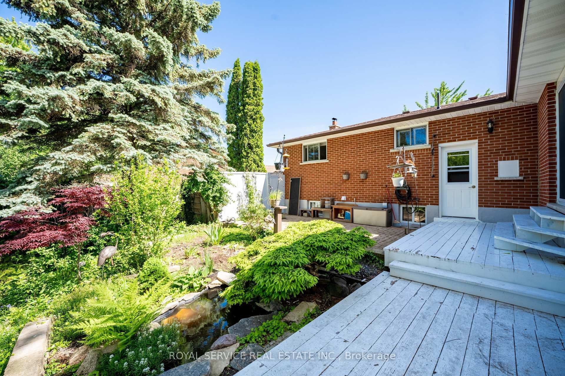 664 Hayden Crescent photo 31