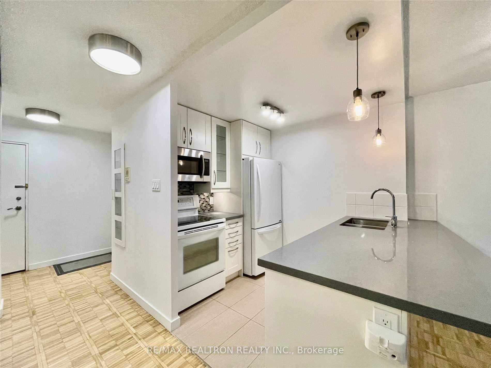 22 Shallmar Boulevard Unit 206 photo 6