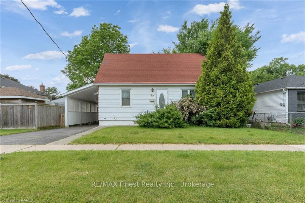 744 ALFRED Crescent photo 2