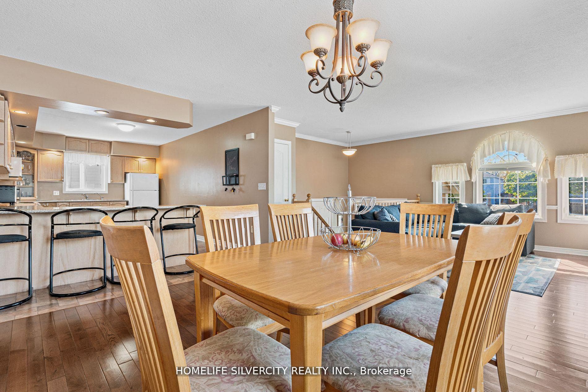 48 Confederation Avenue photo 6
