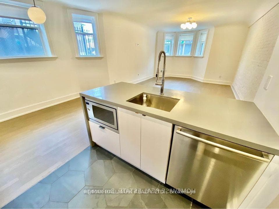 795 College Street Unit 1B photo 6