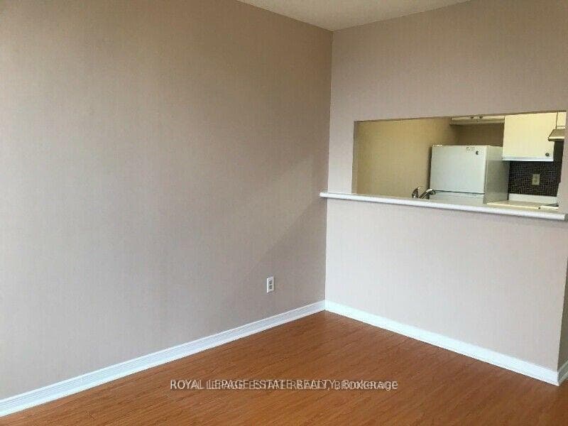 2466 Eglinton Avenue Unit 817 photo 4