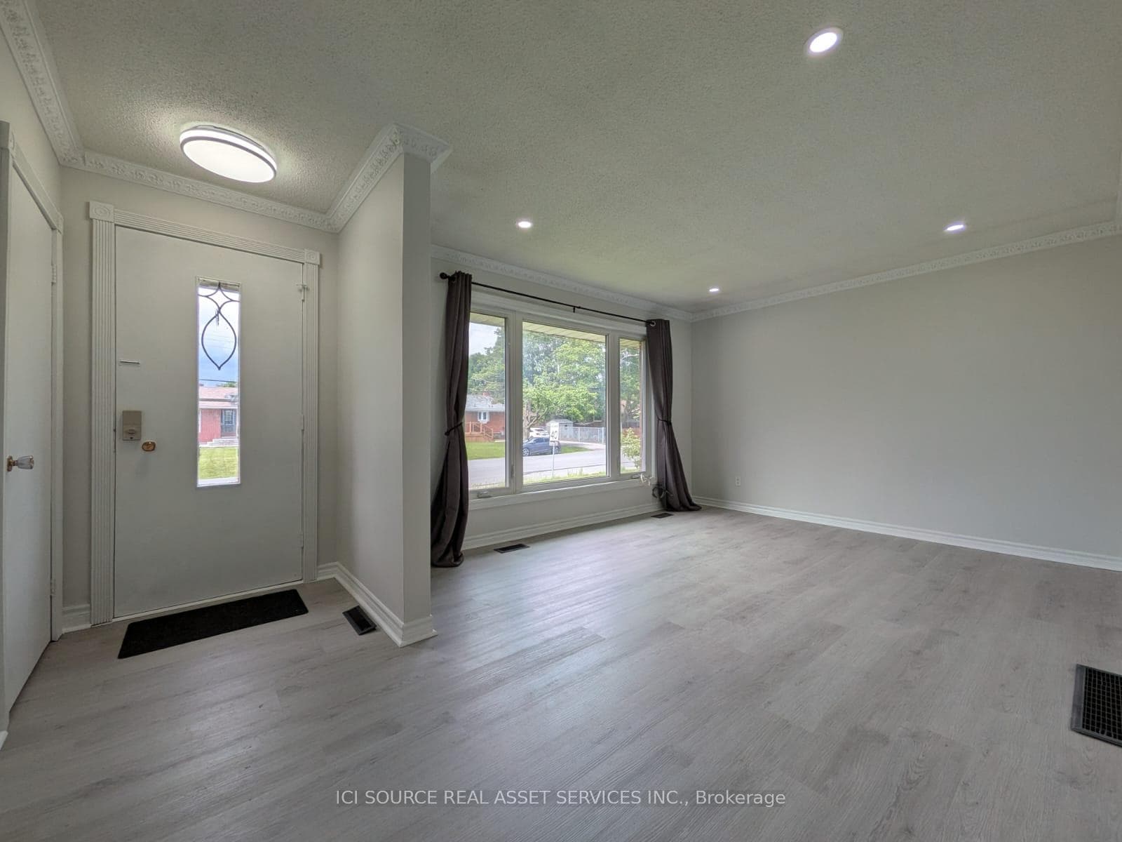 21 Parkdale Drive Unit A - Upper photo 4