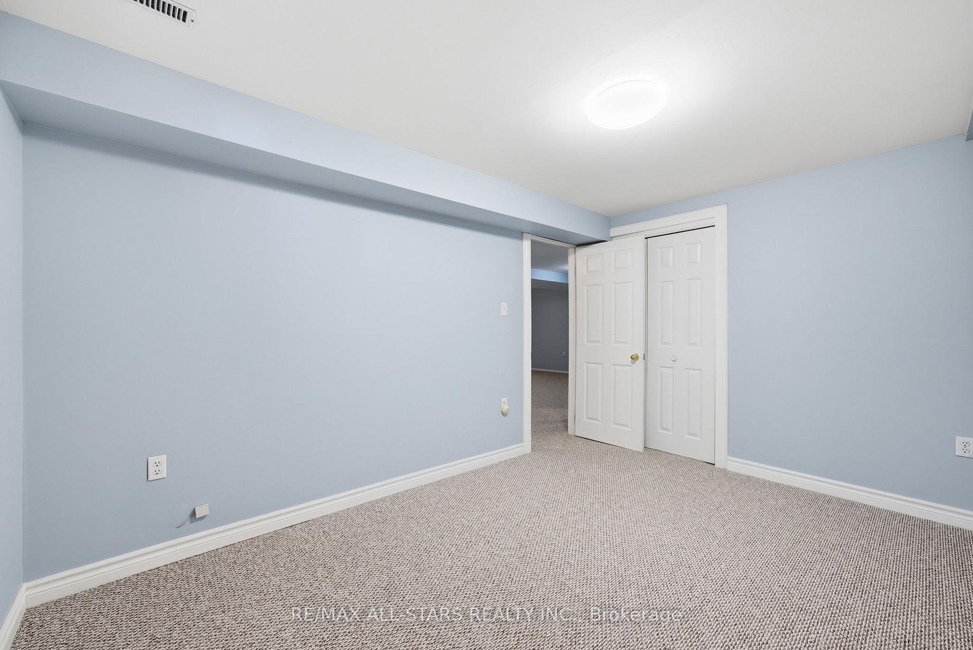 14 Napier Court photo 38