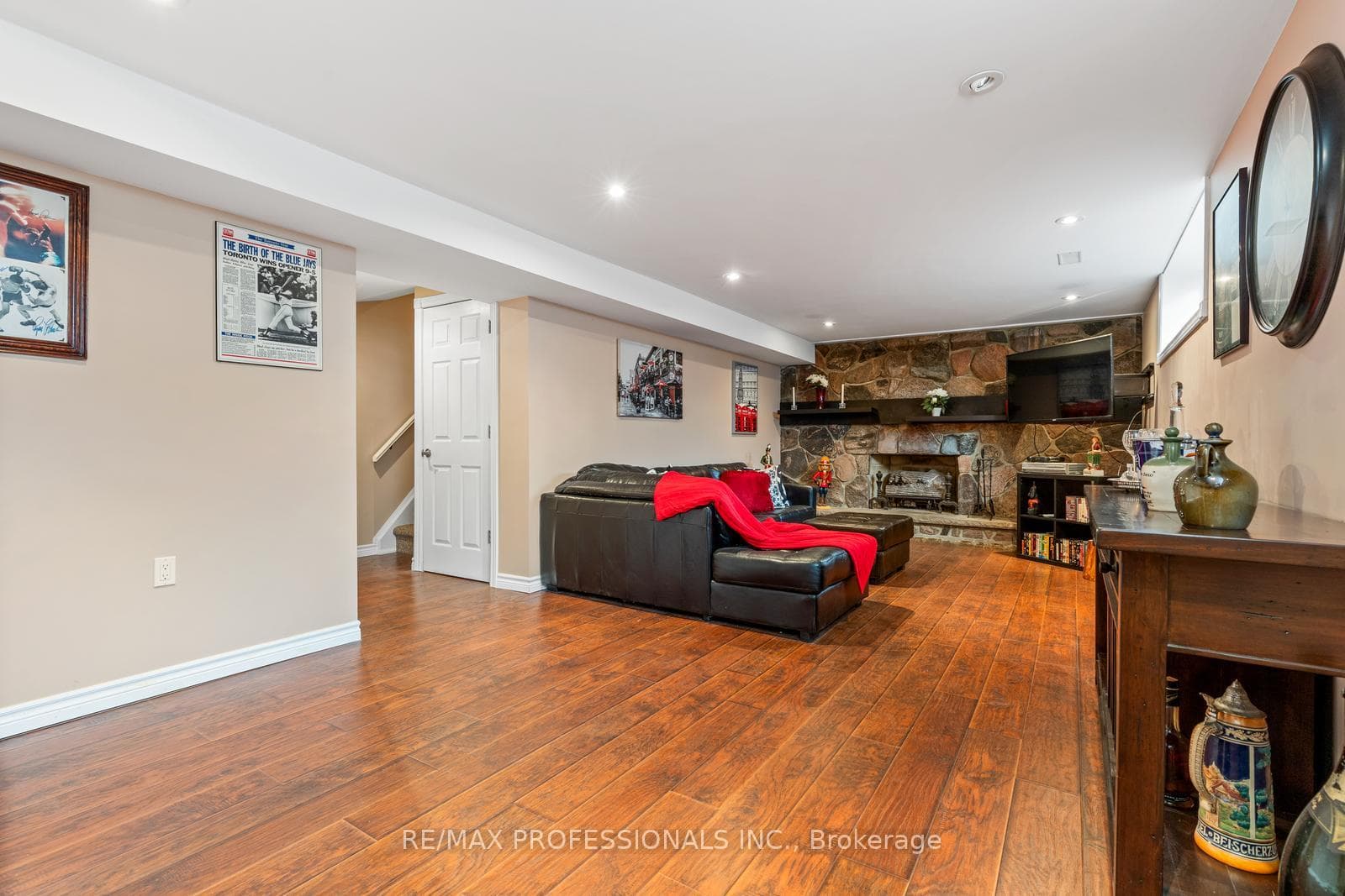426 Renforth Drive photo 33