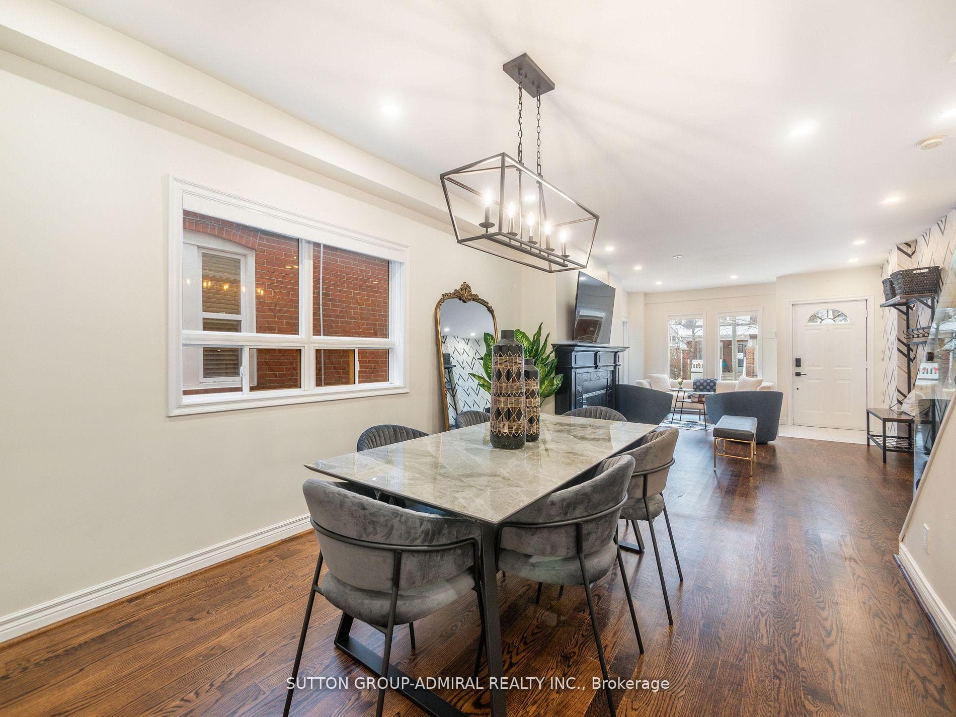 389 Davisville Avenue photo 14