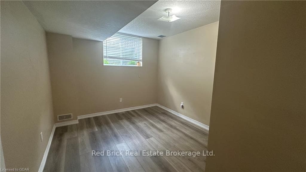 9 CURZON Crescent Unit B photo 9