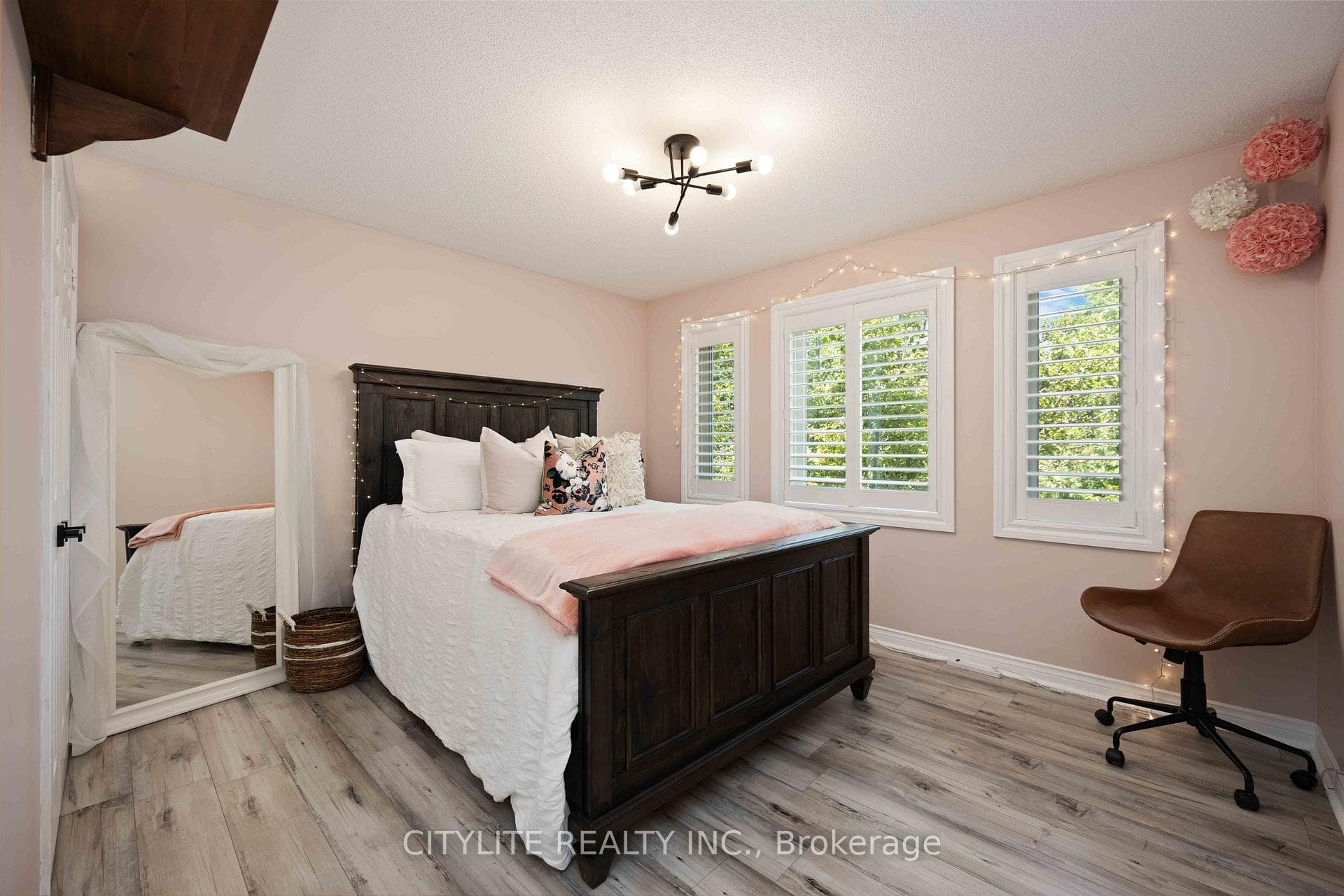 33 Mortimer Crescent photo 29