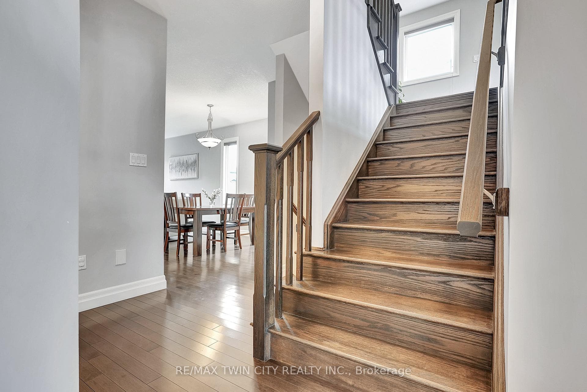 364 Westpark Crescent photo 4