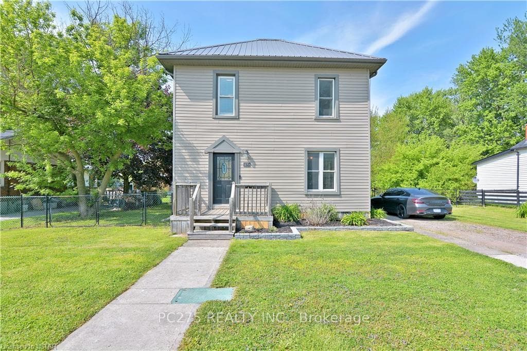 471 SIMCOE Street photo 1