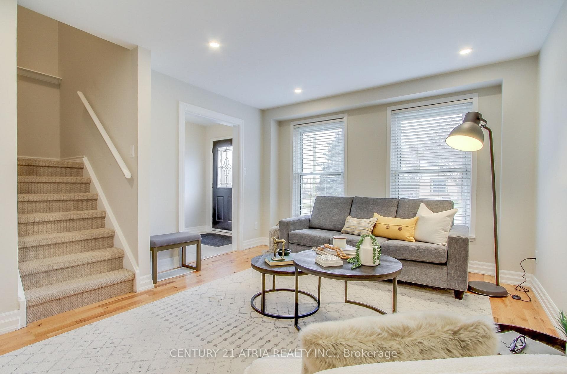 672 Elgin Street photo 5