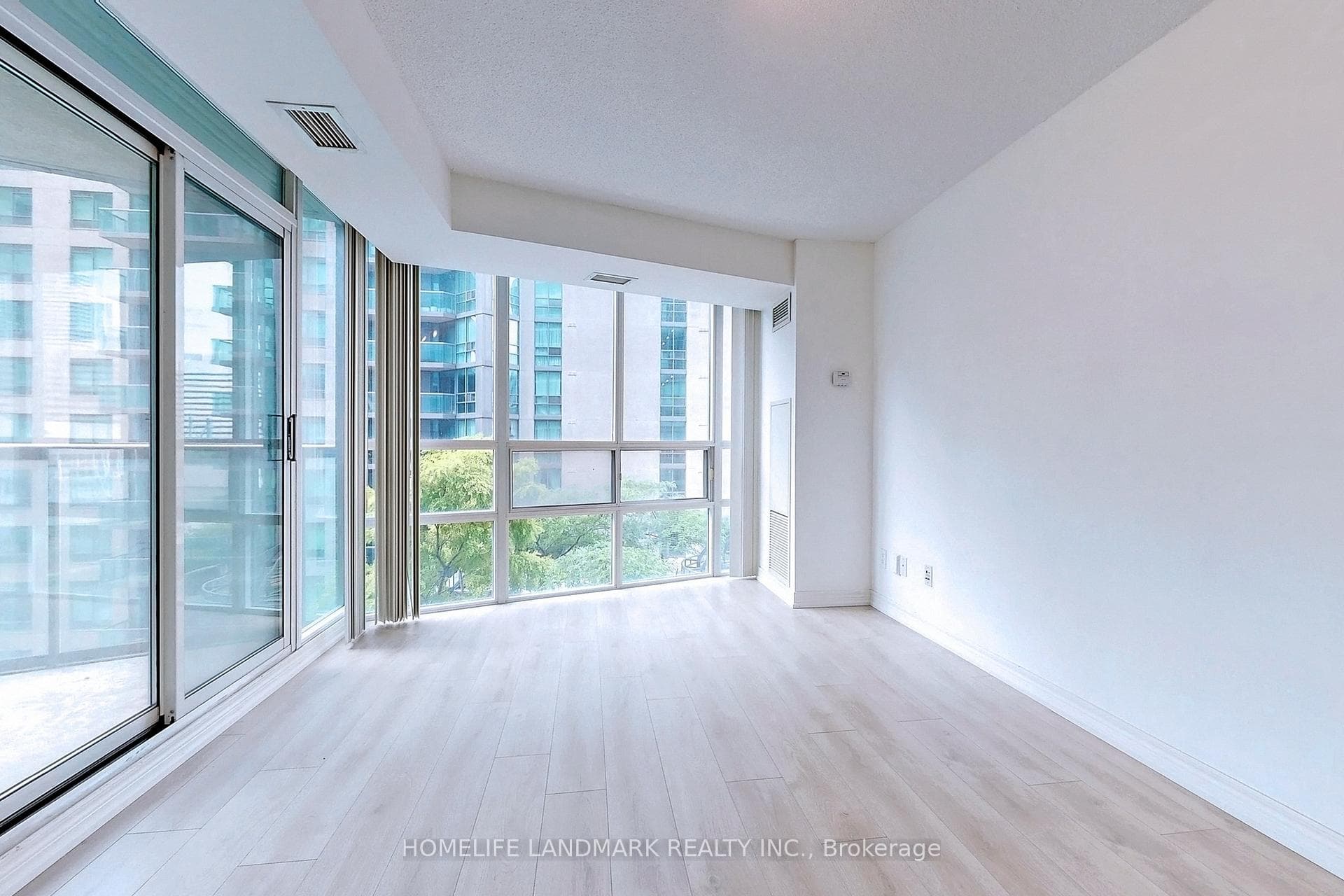 30 Grand Trunk Crescent Unit 901 photo 6