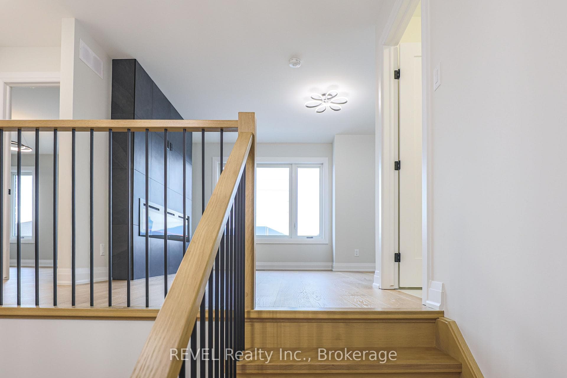 111 Acacia Road photo 17
