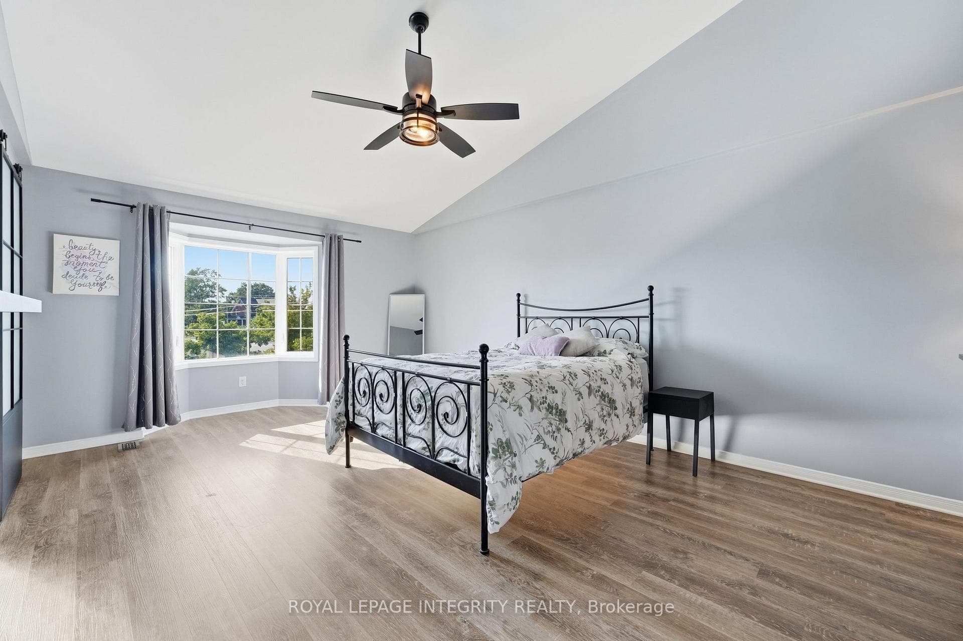 300 Rolling Meadow Crescent photo 20