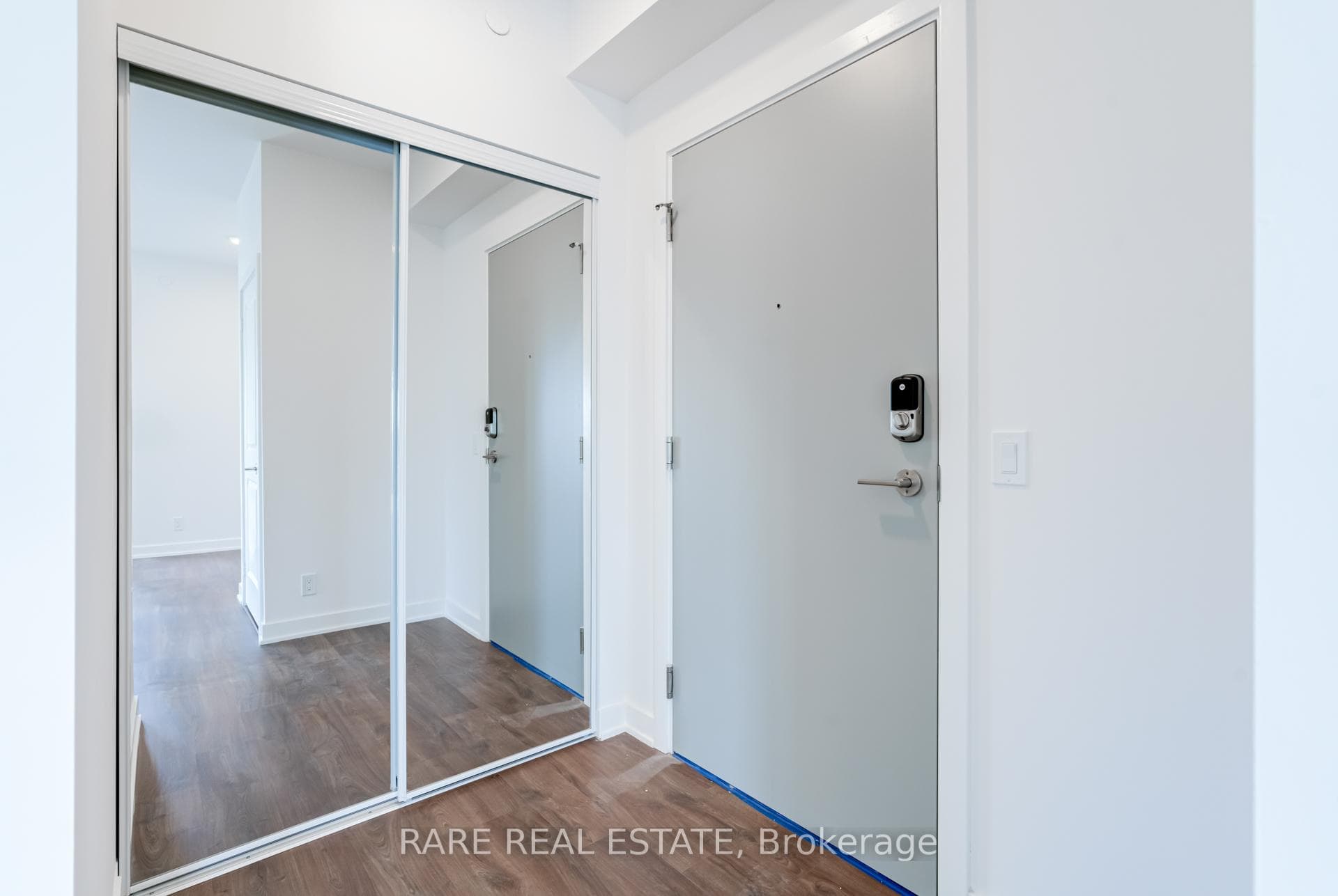 30 Upper Mall Way Unit 516 photo 4